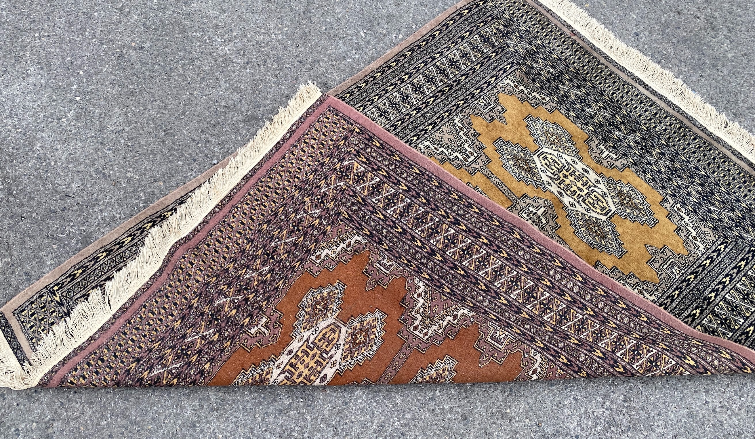 A Bokhara gold ground rug, 190 x 136cm